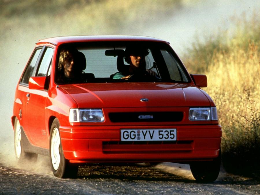  Opel Corsa GSi 1990 года  (фото 2 из 2)